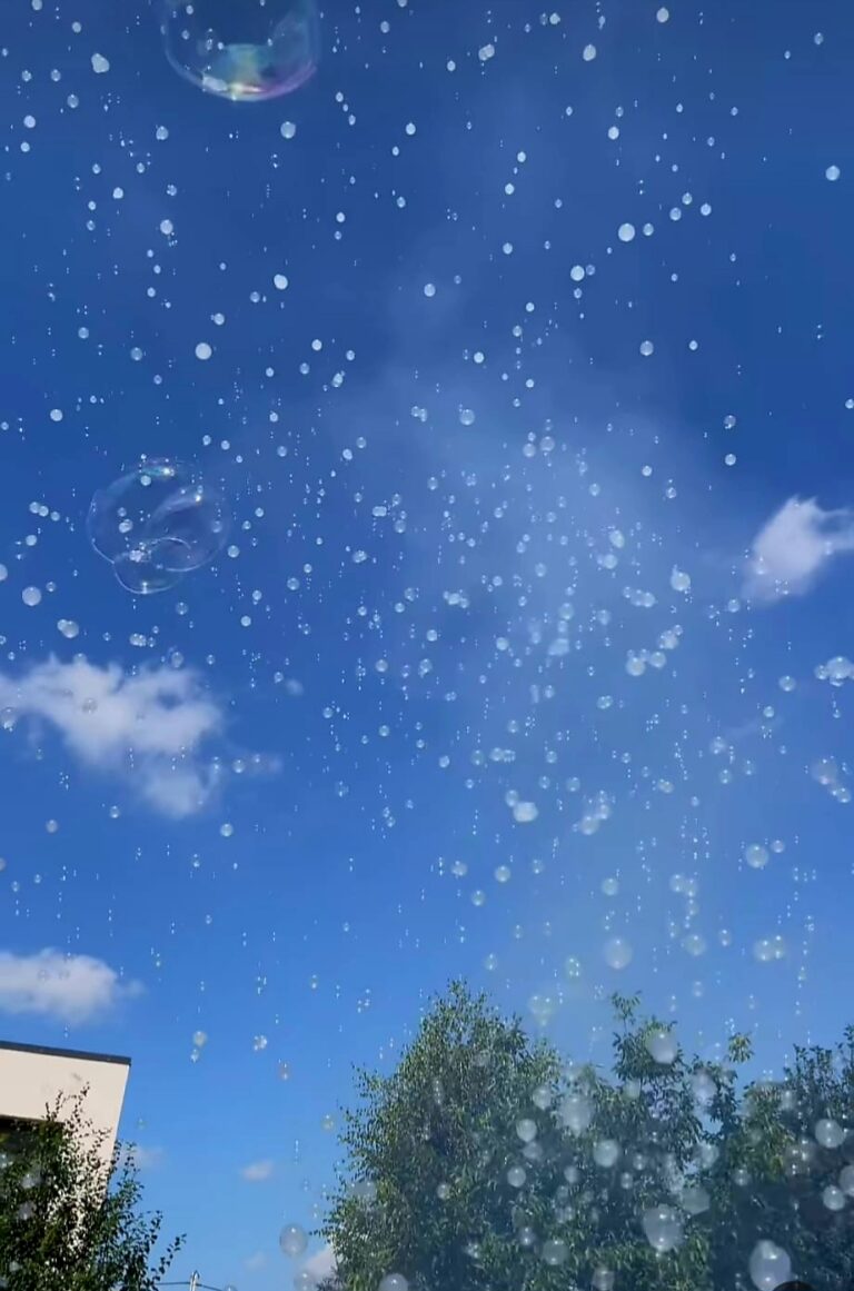 Outdoor bubbles show