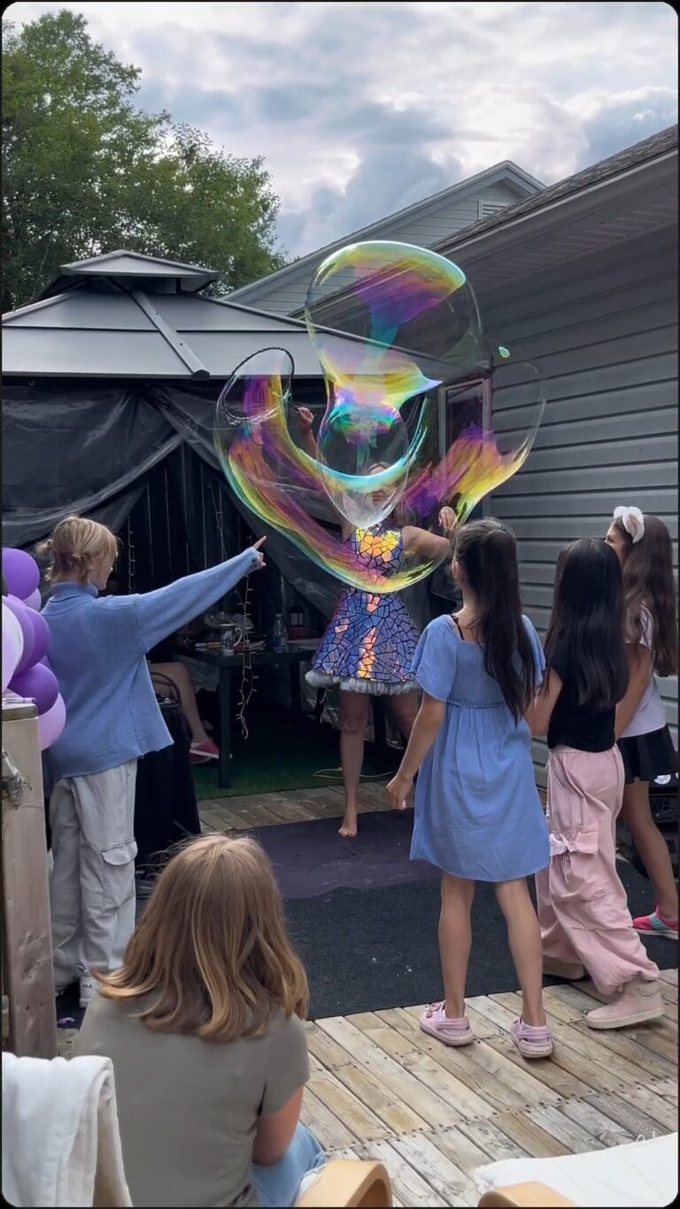 Outdoor bubbles show