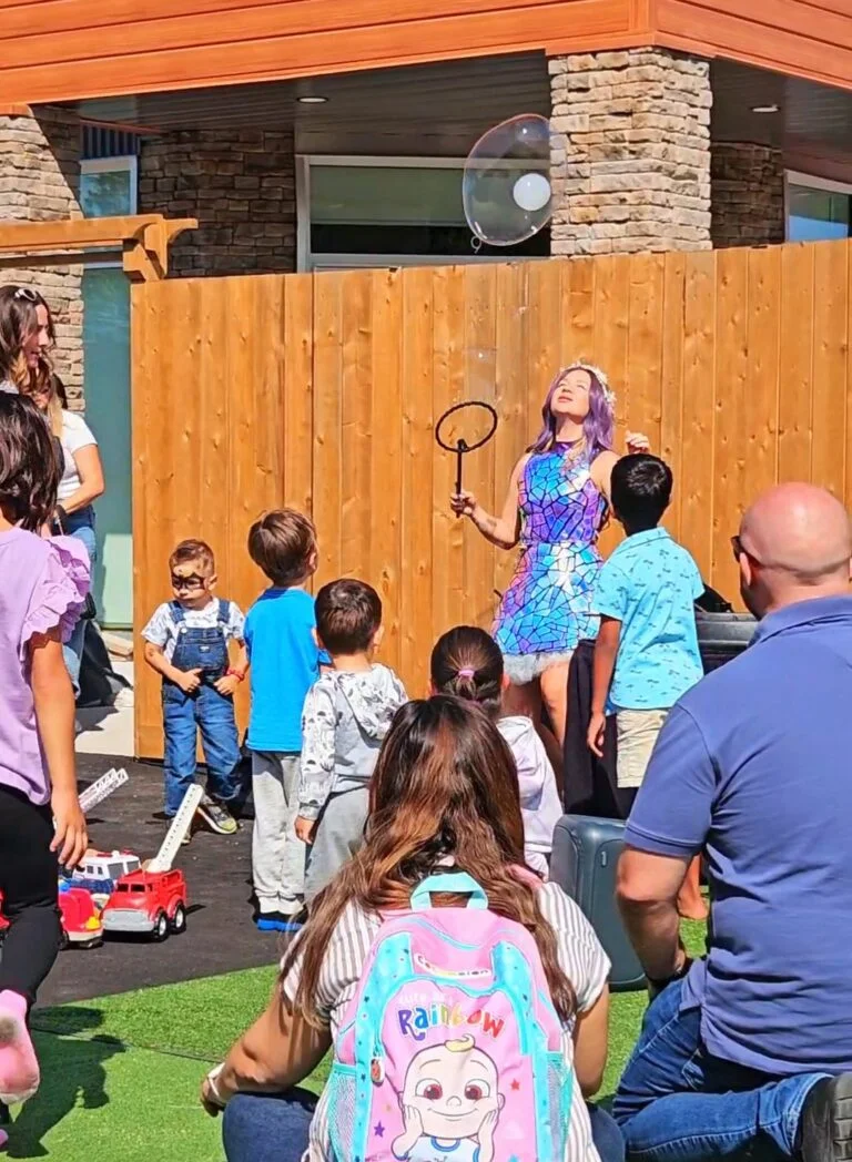 Street bubble show