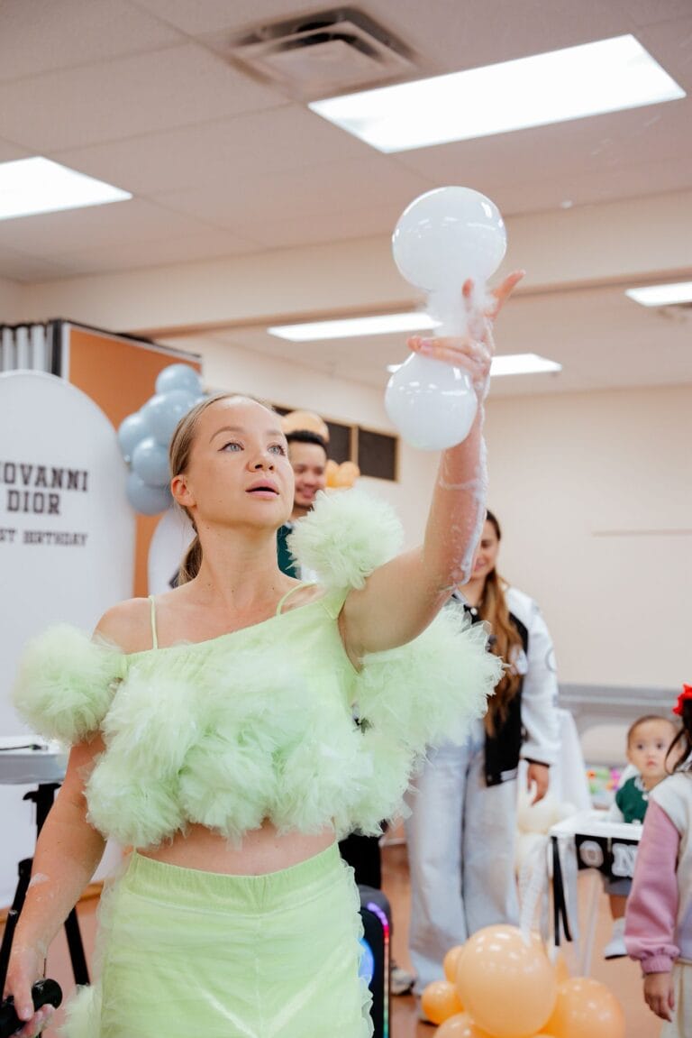 ✨ Magical bubble show indoors — fun and laughter for kids of all ages!