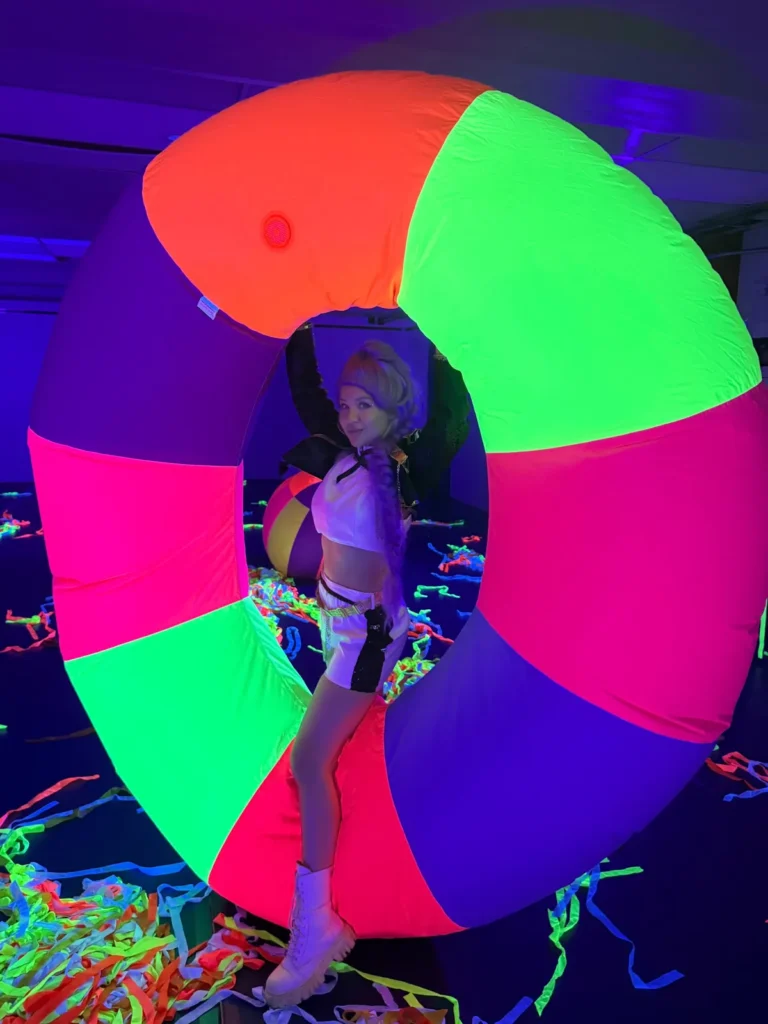 happy-time-neon-glow-party